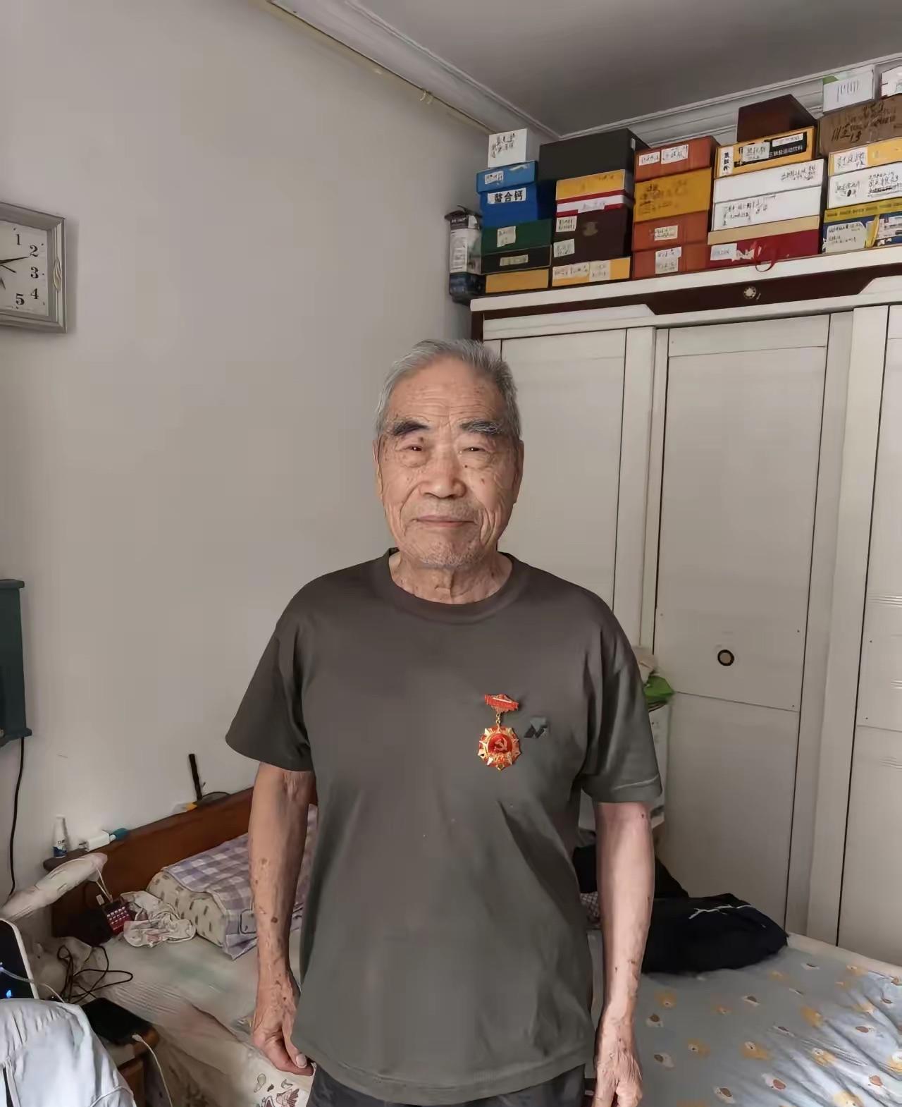 我听到的最伤心的话！



昨天请一位电工师傅来布线，他已过花甲之年，身手依然矫