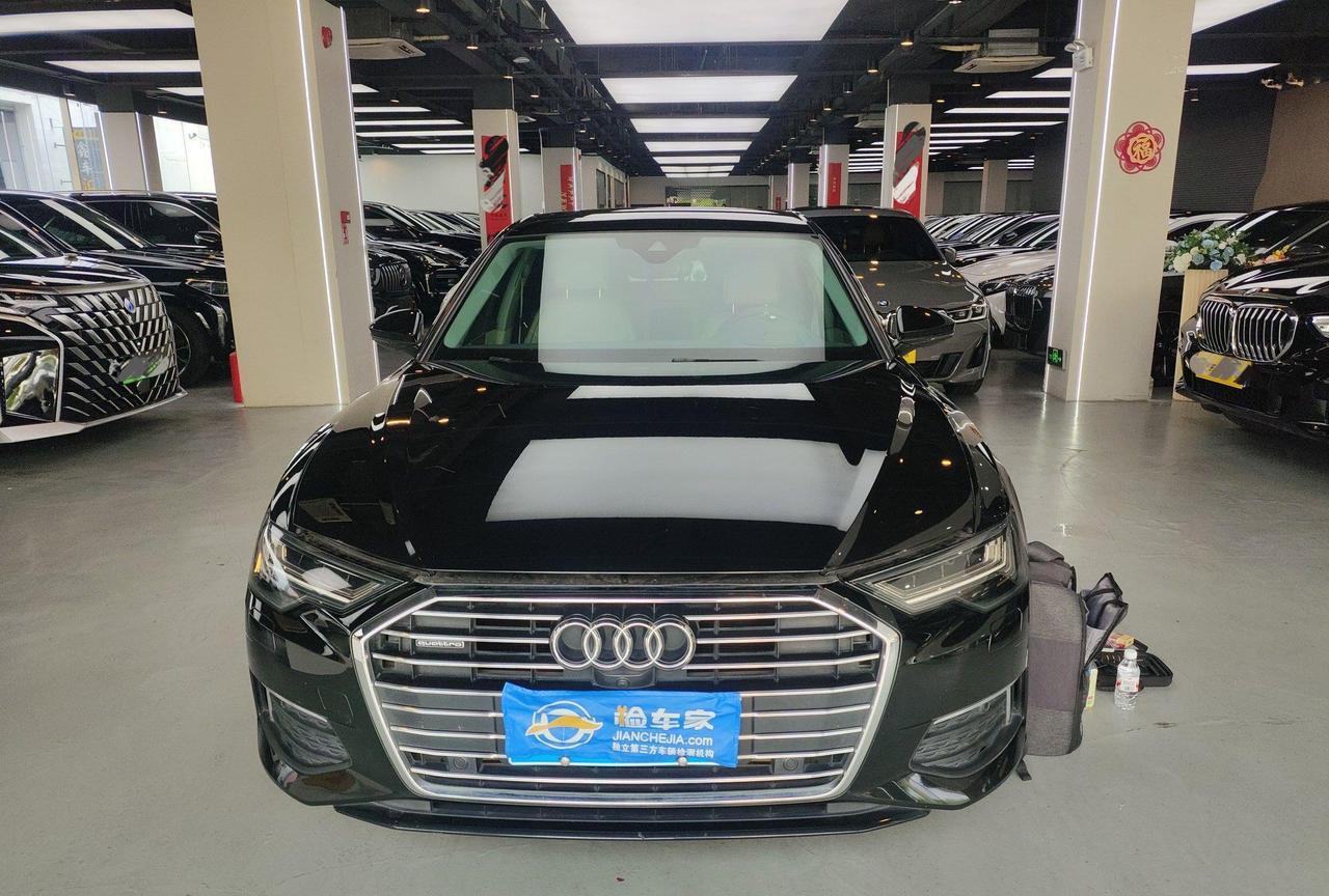五年前的奥迪A6L顶配，3.0T V6，340马力，500牛米，5.6秒破百，四
