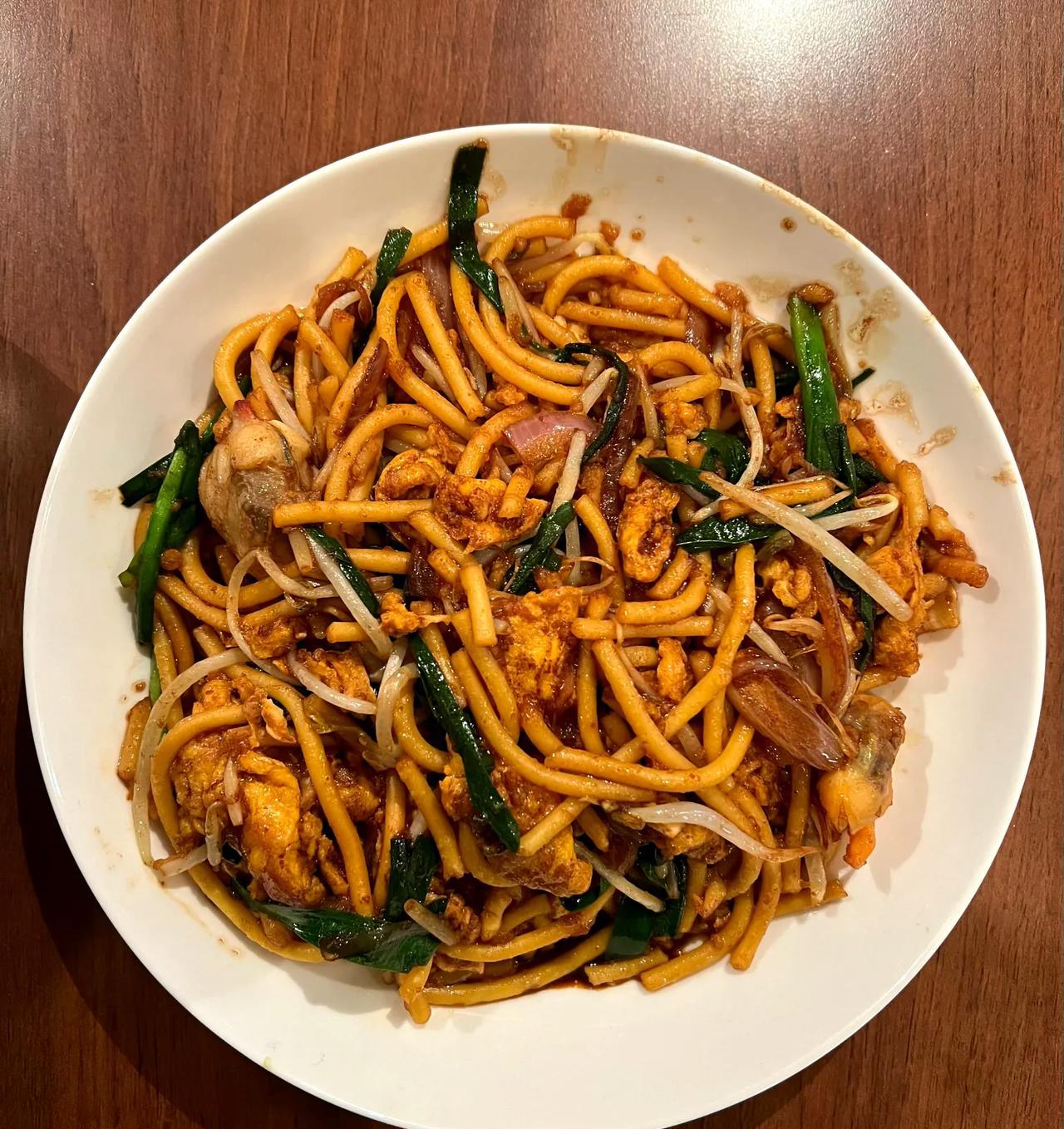 知道这是啥美食不？
知道谁拍摄的不？
鸭绿江边，
安东老街，
大草莓。#刘宇宁#