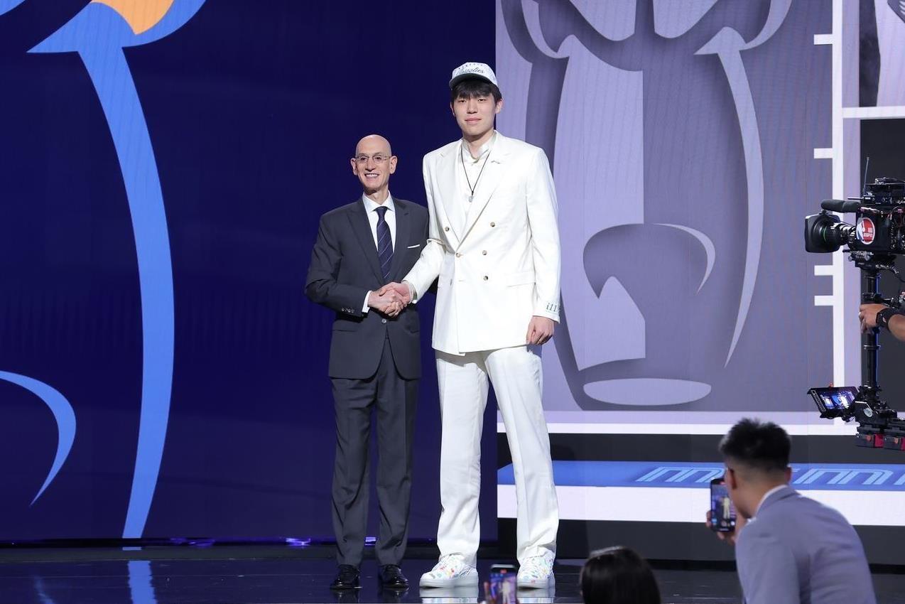 NBA在国内热度呈下滑趋势，而杨瀚森加盟有机会力挽狂澜。现在是短视频时代，到处可