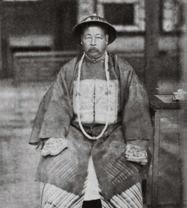 1878年，因收复新疆立下不世功勋，66岁的左宗棠晋封二等侯爵。据说，在廷议的时