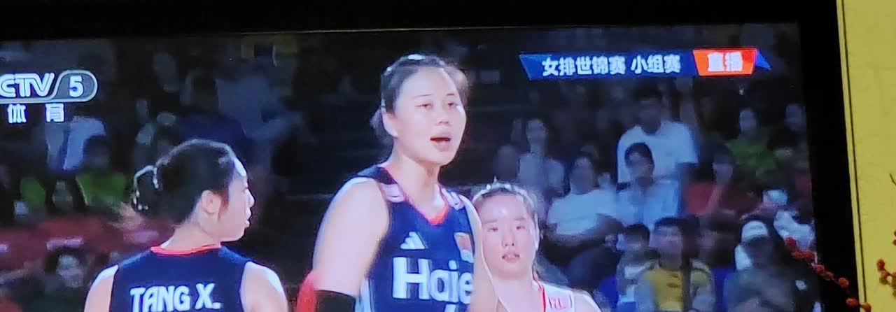 中国女排vs哥伦比亚，3：1，今天打的好轻松，首发李莹莹出场，她在发球方面展示了