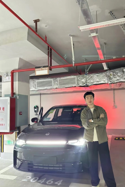 一个露营直男的买车血泪史：零跑C10
兄弟们，终于能嘚瑟了！本野生露营博主+社畜