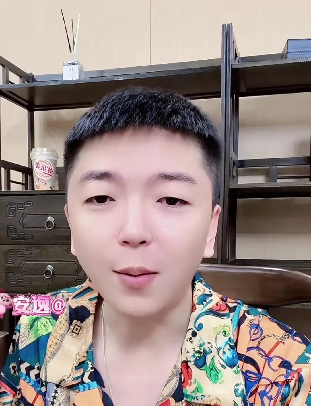 王某人通过仙洋初次去“红番区”！遍地卡簧，看对眼的小姑娘不花钱便可领走！
聊到红