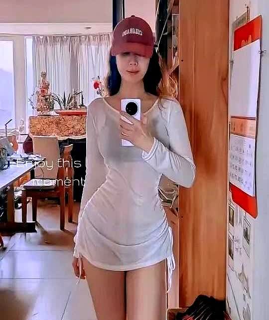 我是女人，我感觉是整体社会的开放程度和现在女性越来越物质现实的。

有钱的男
