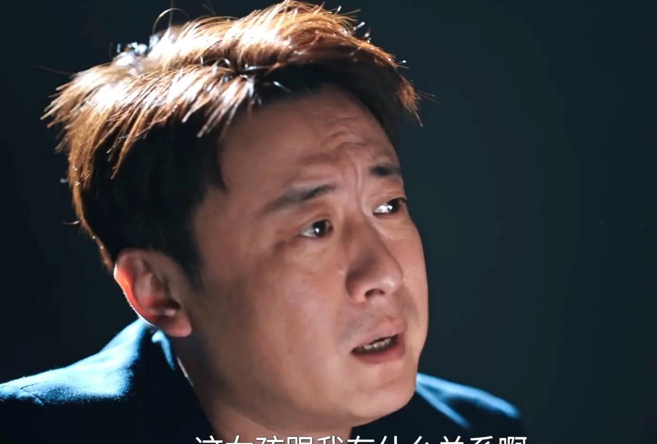 《利剑.玫瑰》陈阿墨招供，原来强奸郑薇薇的人是他…
尹建生审问陈阿墨，当陈阿墨知