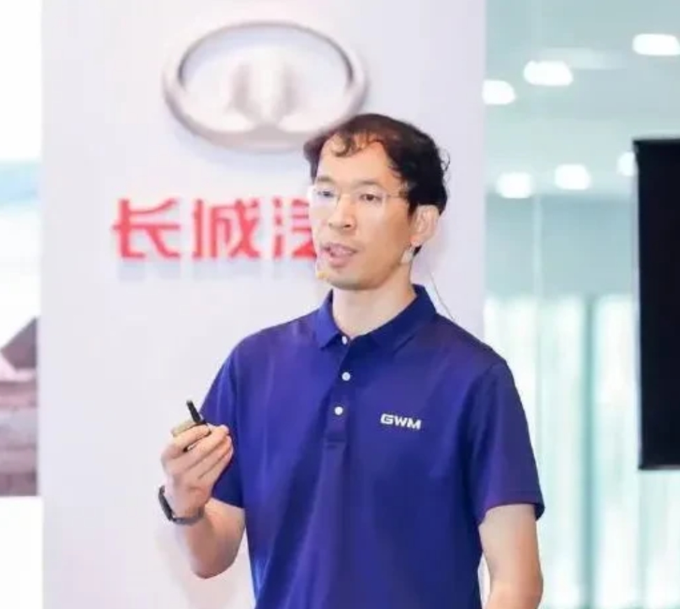 
长城汽车的首席科学家陈晓峰其貌不扬，但在长城汽车工作了十几年，一直深受魏建军的
