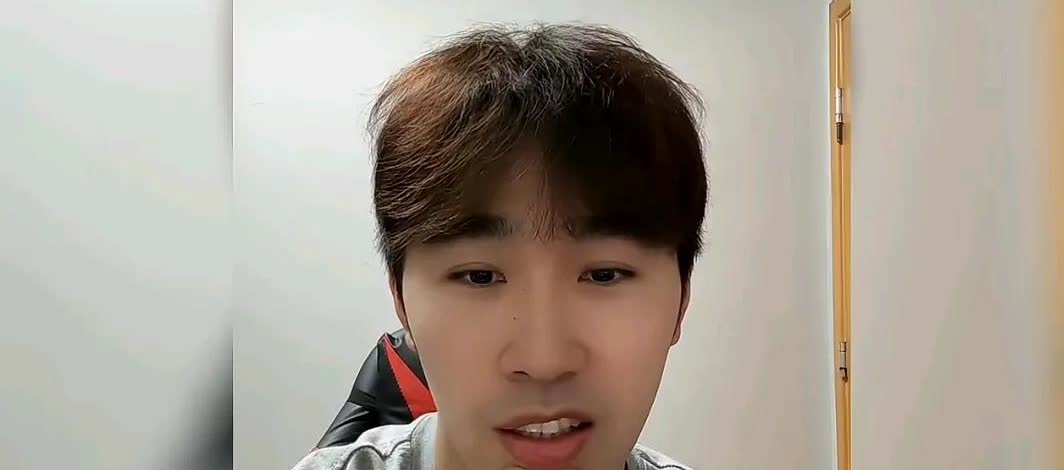 有人说想看闫安跟大头打一场球，闫安说，我不跟他打。全国的比赛，我俩一个队的。国际