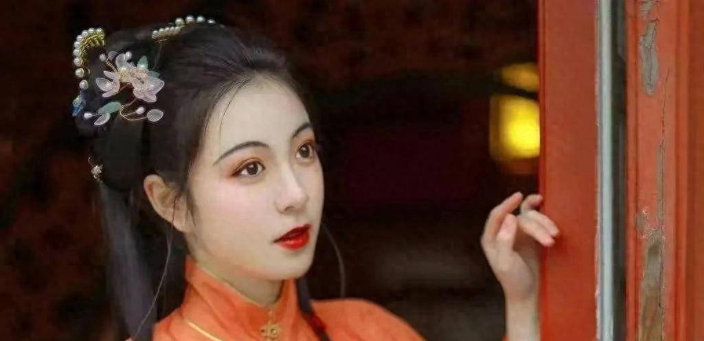 引言：
1842年，曾国藩听闻自己一位朋友迎娶了一位貌美的小妾，心中不禁产生了些