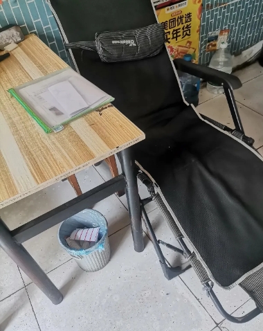 “咱也做个好人好事”。前两天高考，店里来了个孩子吃午饭，穿着校服，看着挺斯文，我