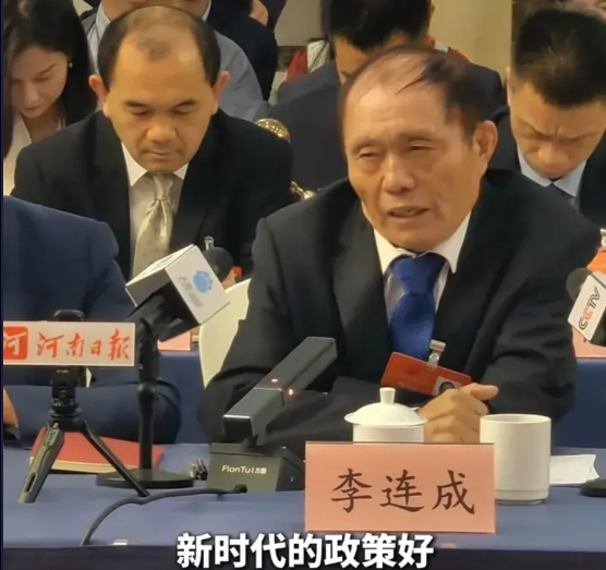 万万没想到！
理想中的社会主义新农村，
竟然在74岁没有读过书的农民带领下实现了