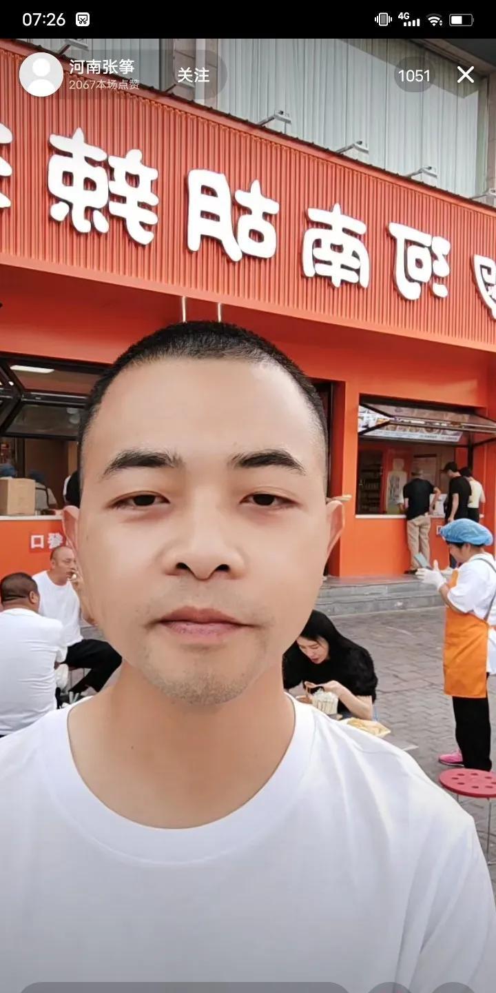 连杰是懂得流量密码的，自己店刚开业的时候，不管多忙，多累，都会亲自开直播，利用自