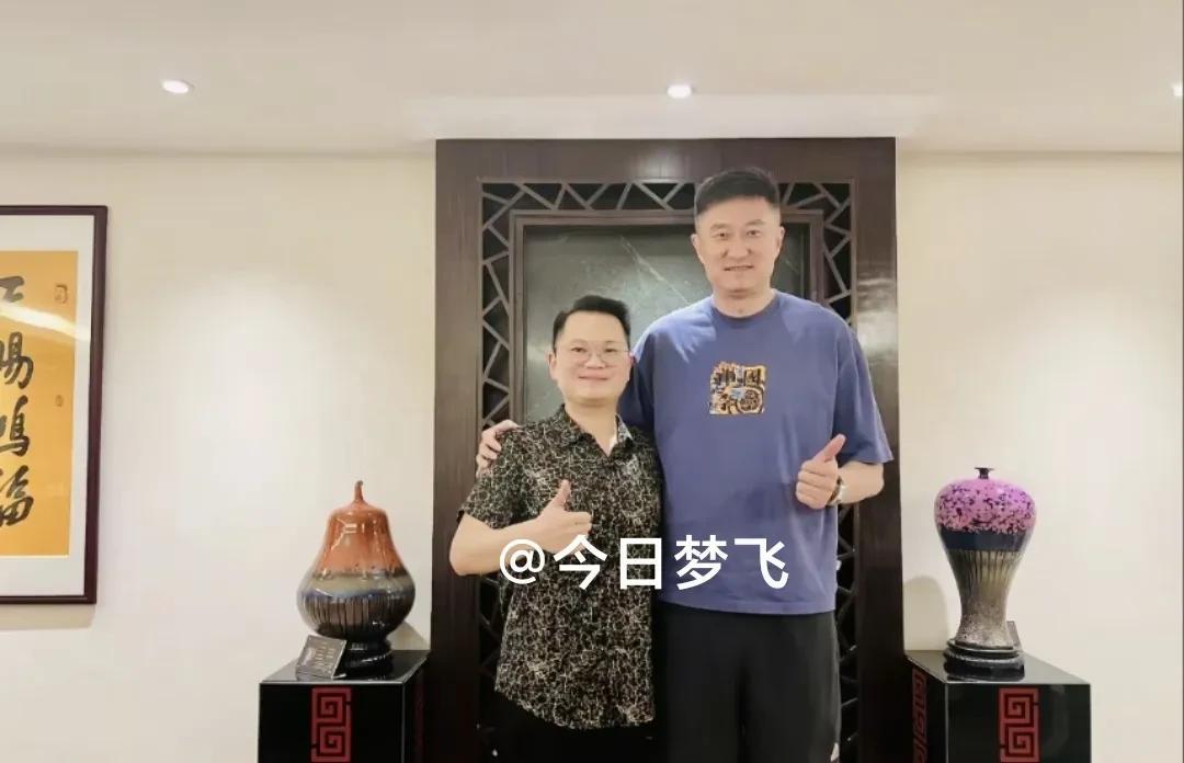 广东队首训，主教练杜锋去哪儿了？
日前，广东队集结并开始首日训练，首训由助教扫地