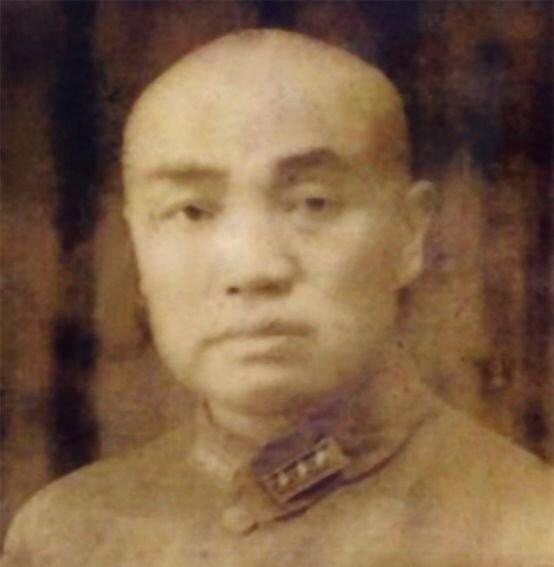 1943年，国军上将于学忠被日军包围，带路的伪军司令喊话：“于总司令下山投降吧，