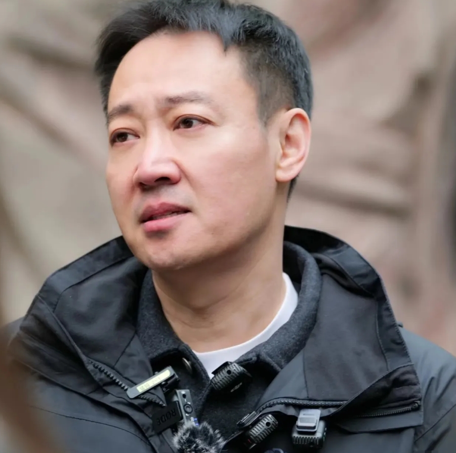发现没？
谁嫁给辛柏青都会很幸福
不是说他会演戏能赚钱，而是
他性格温和，沉稳，