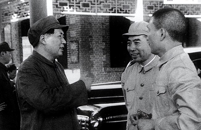 1949年，张治中让儿子去傅作义家借钱，傅作义随即拿出500银元。后来，周总理得