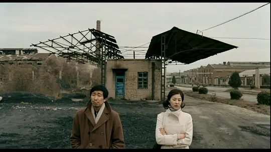    《钢的琴》我很喜欢的一部电影。
   故事很现实，但是手法很文艺，有貌似有