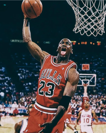 nba的本质是商业性质的表演联赛，最终目的都是赚钱，而夺冠能提升影响力方便赚钱。