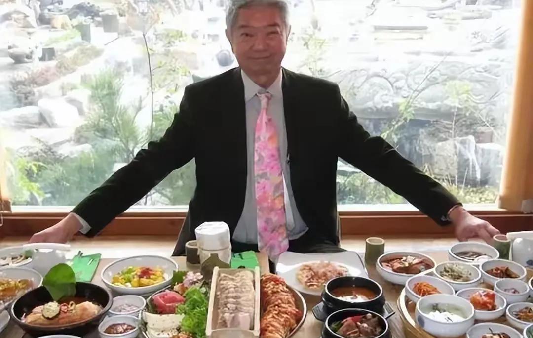 84岁香港“才子”（应该称浪子更合适吧）蔡澜离世引发热议，他吃喝玩乐、生活奢靡、