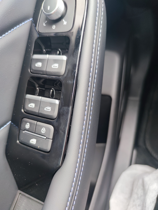 1.5t昆仑
卡子卡不牢，巨难受。新提车第一天