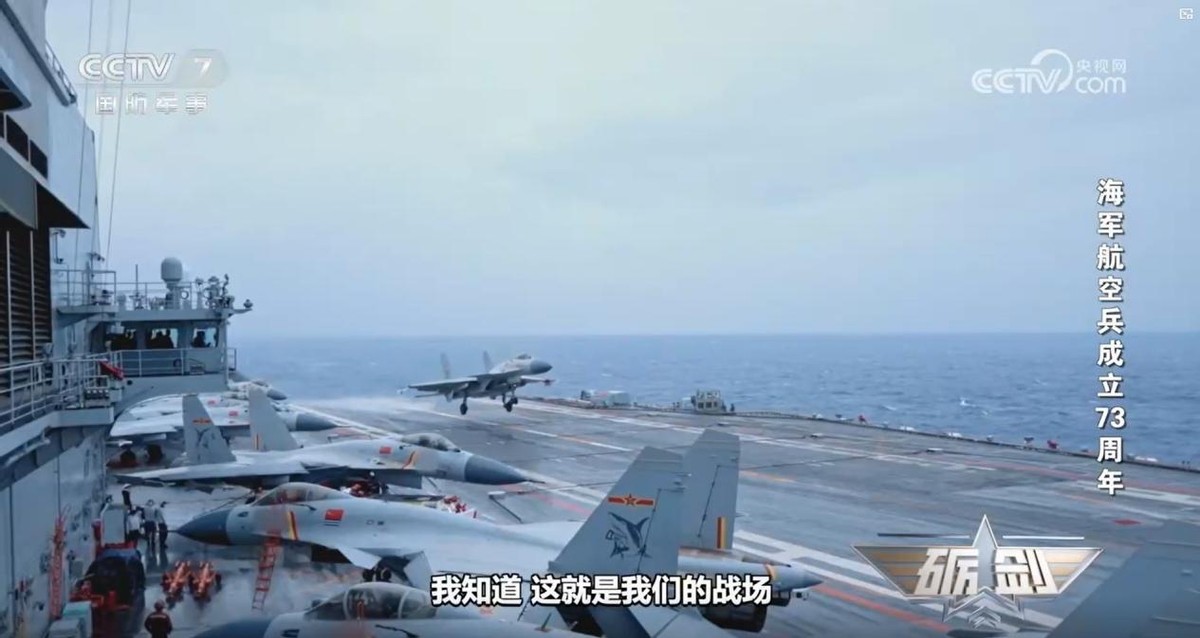 辽宁舰遭美双航母夹击，多架歼15挂实弹紧急出击，下一幕让五角大楼鸦雀无声
央视军