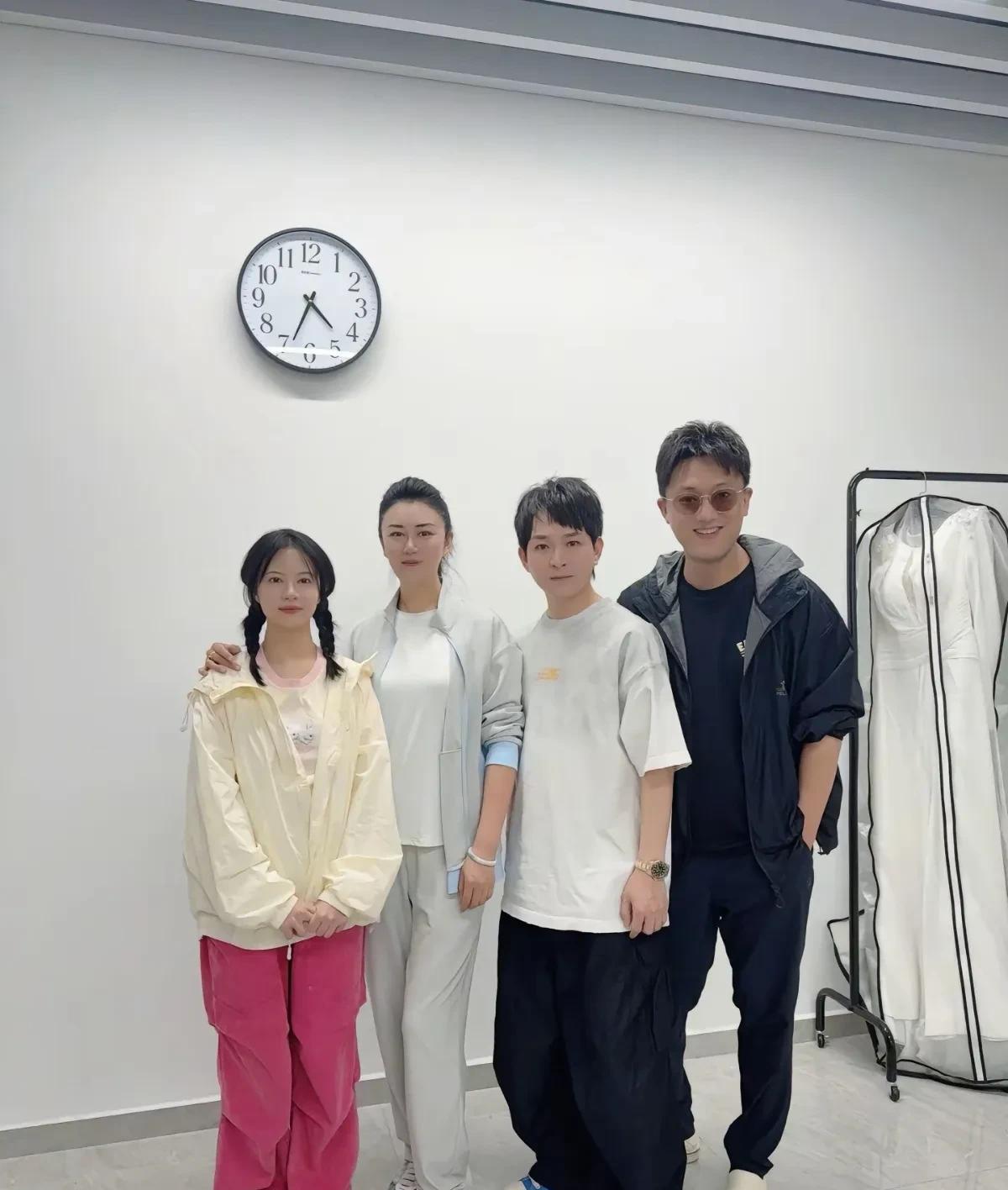 不是老粉根本不知道，“1212”是孙媛取的，“秘人哥”是二饼取的，力饼嫄跨圈组合