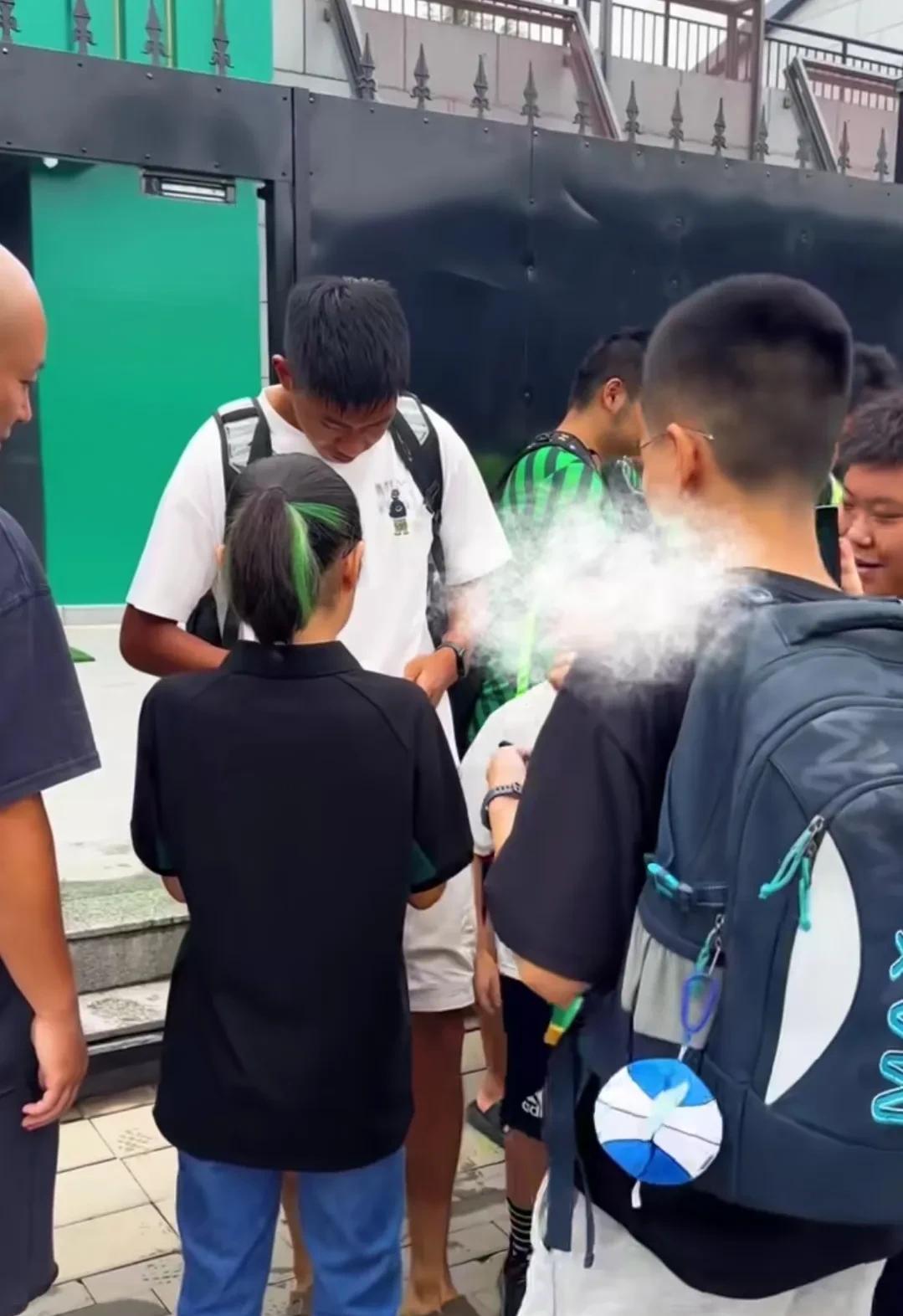 北京国安下午工体踩场，法比奥训练迟到！
北京国安明晚主场迎战武汉三镇，结束足协杯