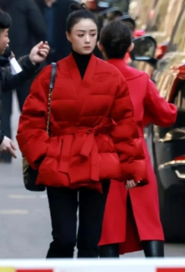 蒋欣：身材与衣品并存

在美女如云的娱乐圈，蒋欣的长相或许不是最出众的，但她的身