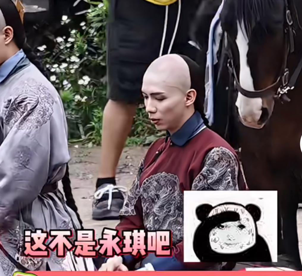 据说这是翻拍的还珠格格…[石化][石化]
嗯（皱着眉）你不说我以为那个五阿哥是从