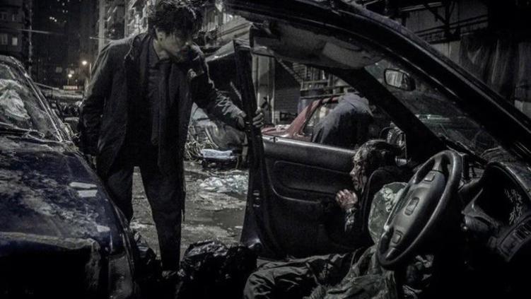 《智齿》人形猎犬，癫狂残暴。