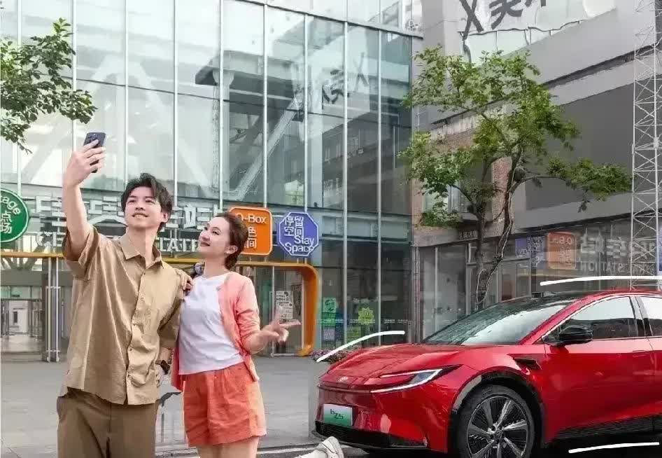 这就是赤裸裸的现实，加满60升油箱：
英国：约需800元人民币
日本：约需5