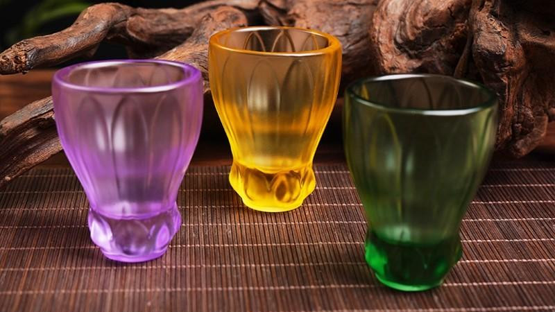 不染杯间露，琉璃映禅心