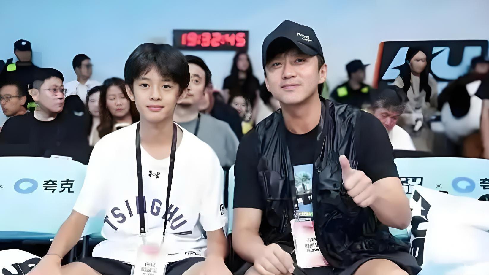 邓超和孙俪为儿子等等庆祝14岁生日的事件，展现了这对明星家庭独特而温馨的亲子关系