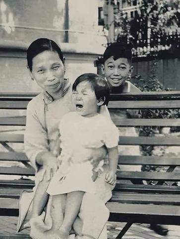 1903年，梁启超与17岁的王桂荃行房。夜里，梁启超说：“我主张一夫一妻，因此慧