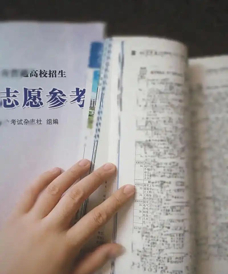 [太阳]清华大学最新报告出炉，结果出人意料，黄仁勋的判断没错，AI正在改变计算的