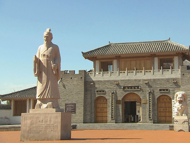 出自“弘农杨氏”家族的十位名人：

1.西汉：杨敞，2.东汉：杨震；
3.三国：