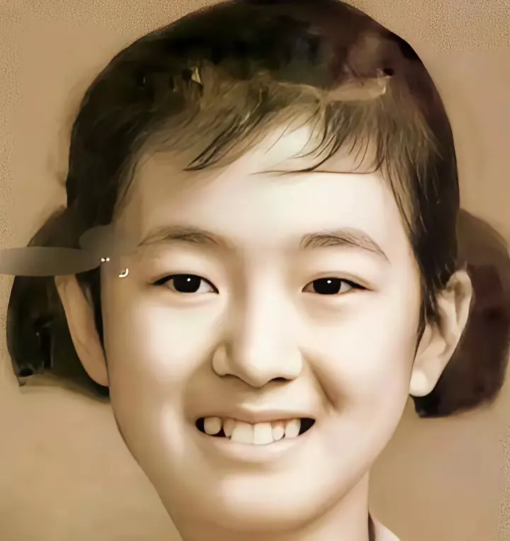 从小就美，真是招人喜罕，大家知道她是谁了吗？