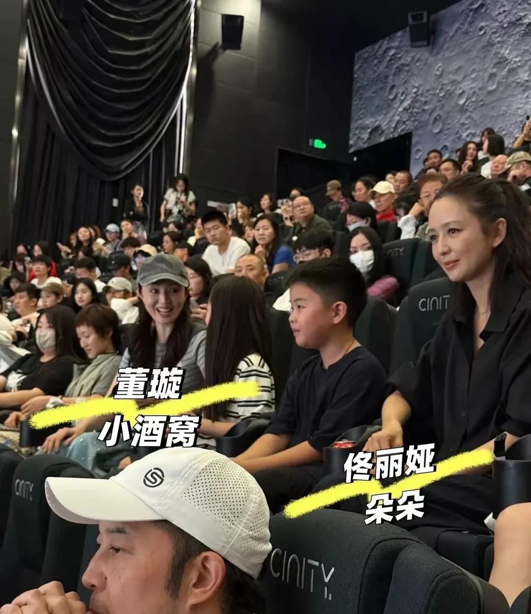 《东极岛》架势好大啊，把大半个娱乐圈都请过来了！
导演面子大？还是怎么了？《东极