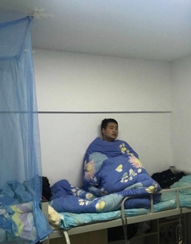 每天起床第一件事：坐在床上怀疑人生哈哈哈哈