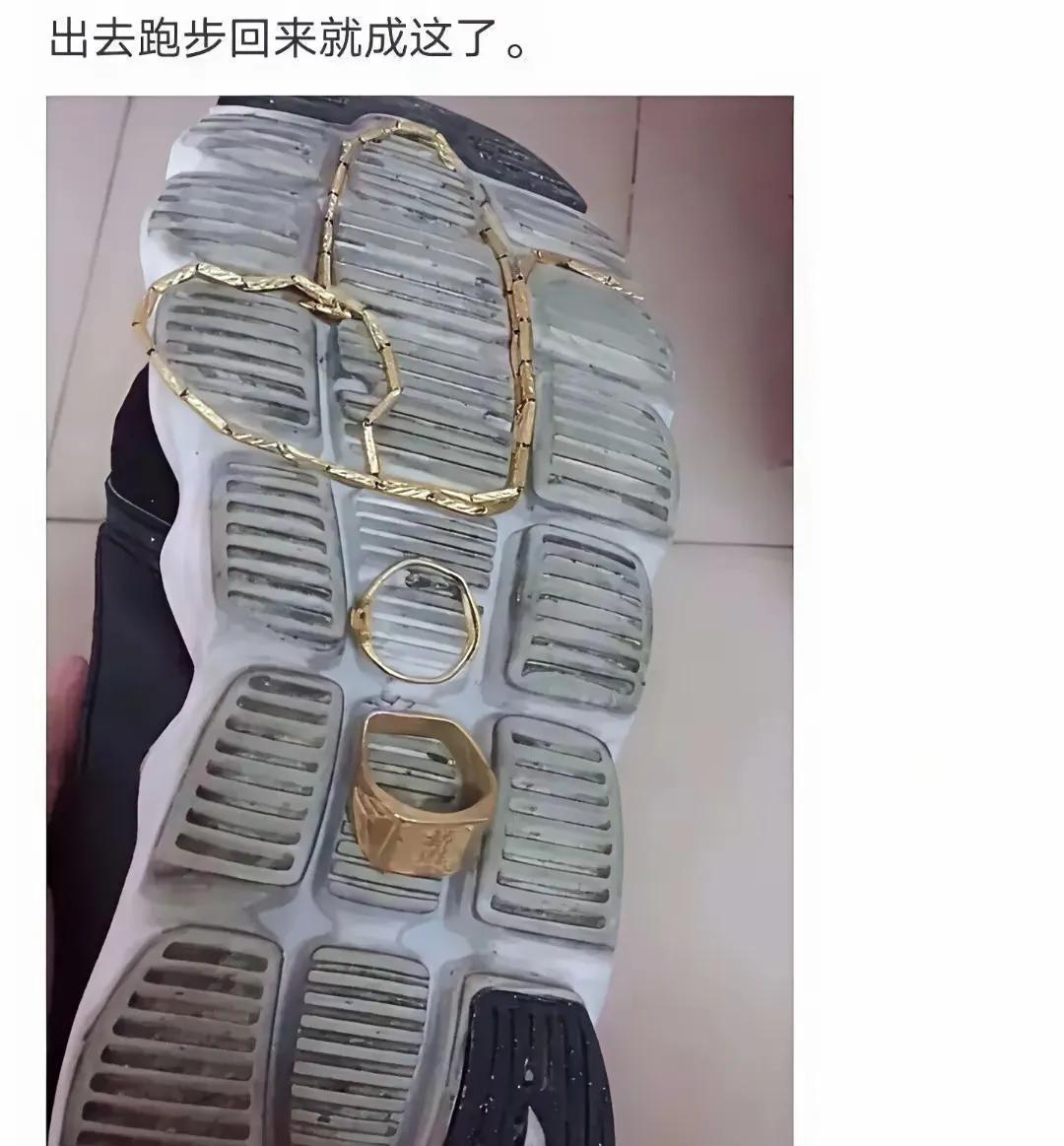 这大运走的可不是一般的好
跑个步回家三金全都齐了[泪奔]