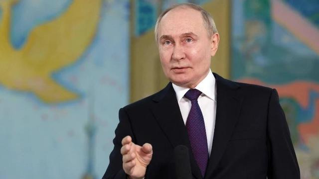 不同意就开战？万斯对俄施压，普京先发制人，王毅亮明中方立场！