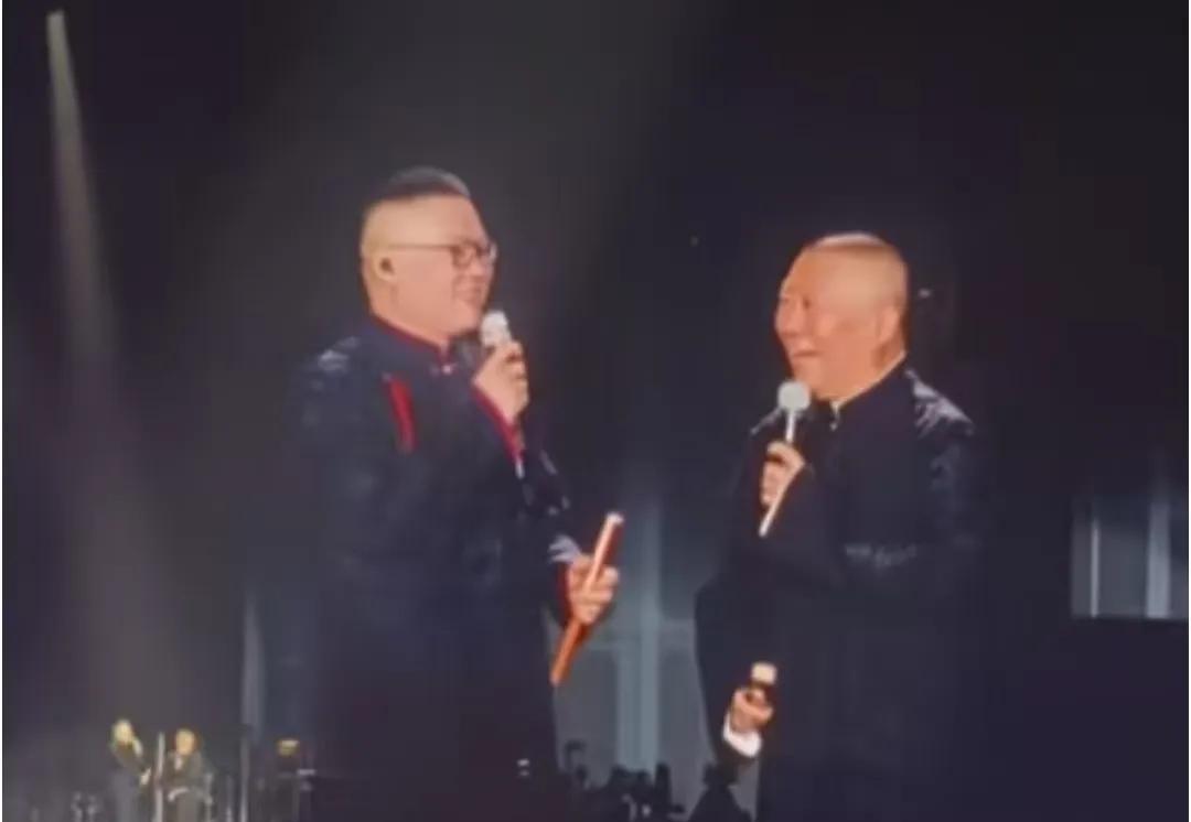 小岳岳又不是歌唱家，
但偏偏人家就是开上演唱会了，
这说明了什么？看到演唱会上观