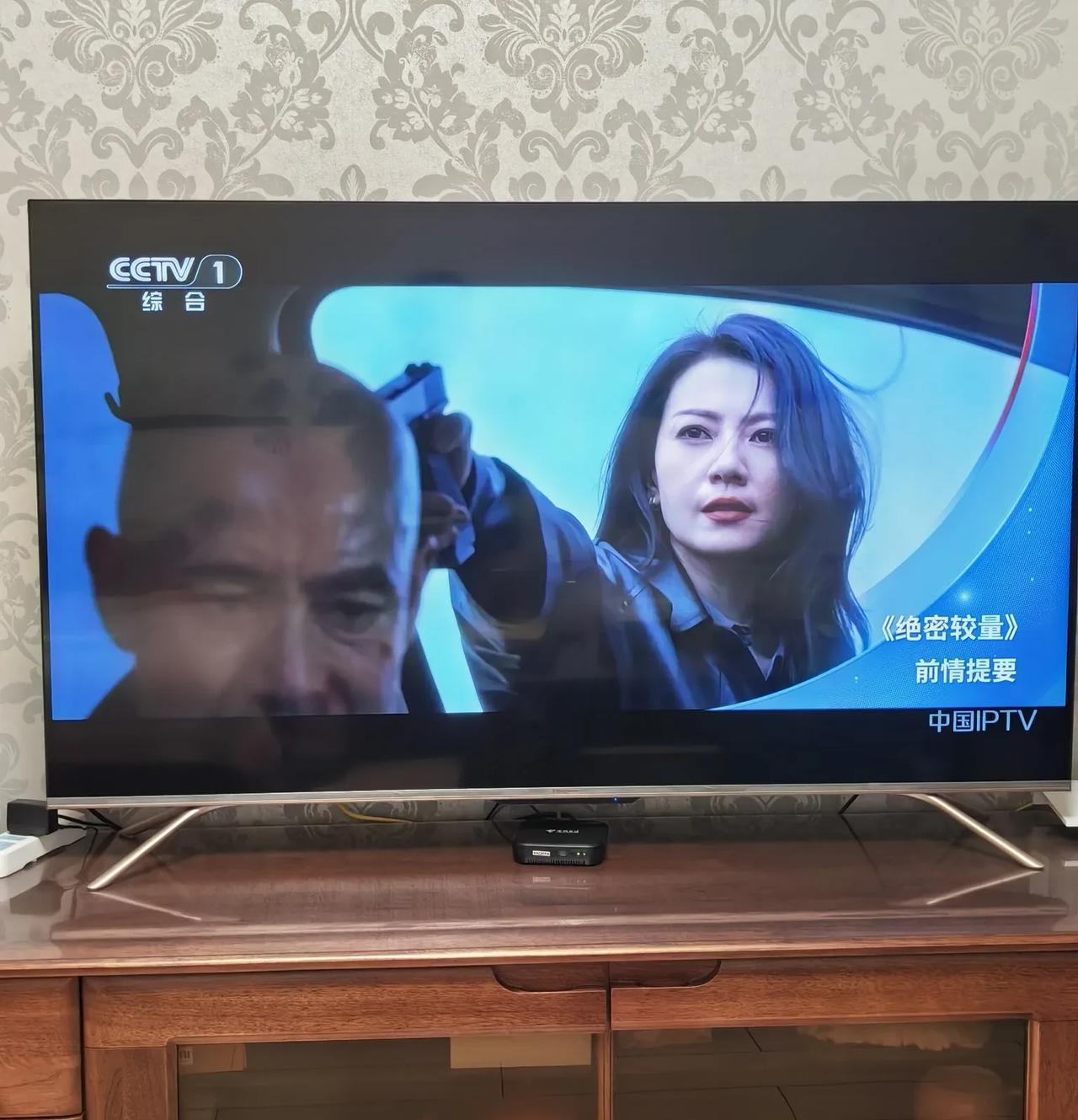 《绝密较量》昨晚演完了，最后两集和全剧一样，表现了一种松垮、任性和无能。
卢卡上