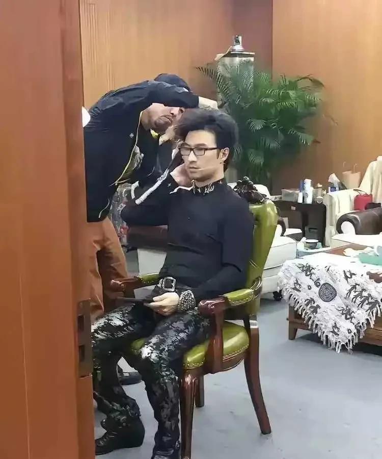 难怪章子怡会跟他离婚。