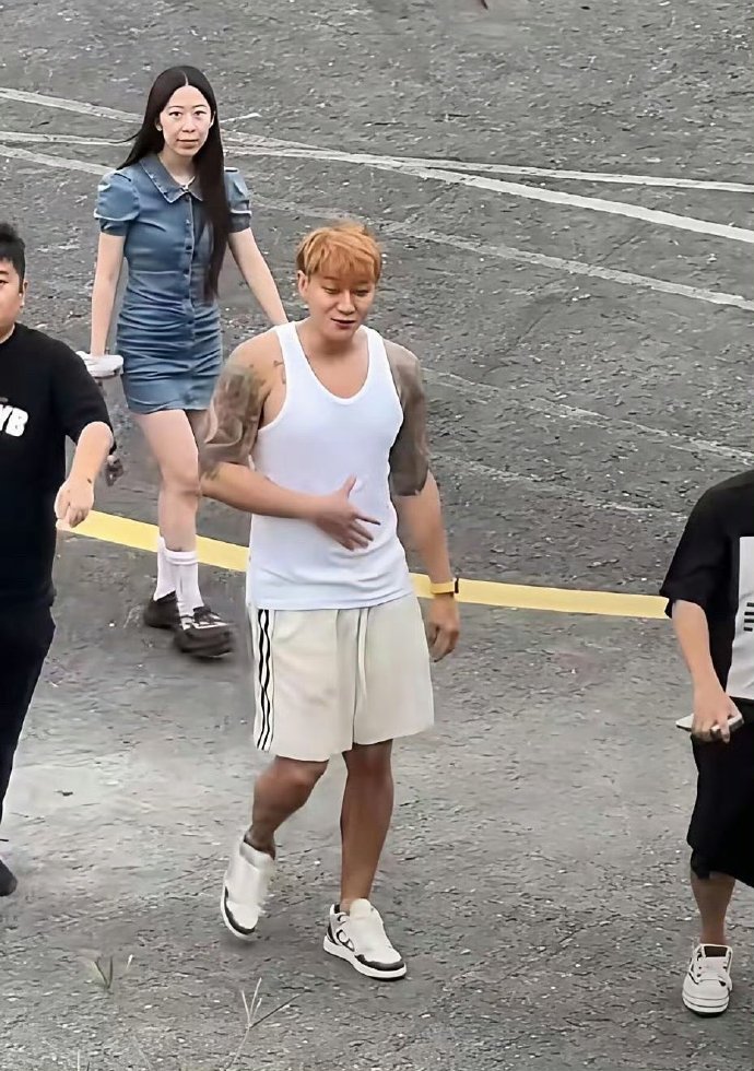 黄子韬现在长这样了？这是婚后发福了还是增肥了？ ​​​