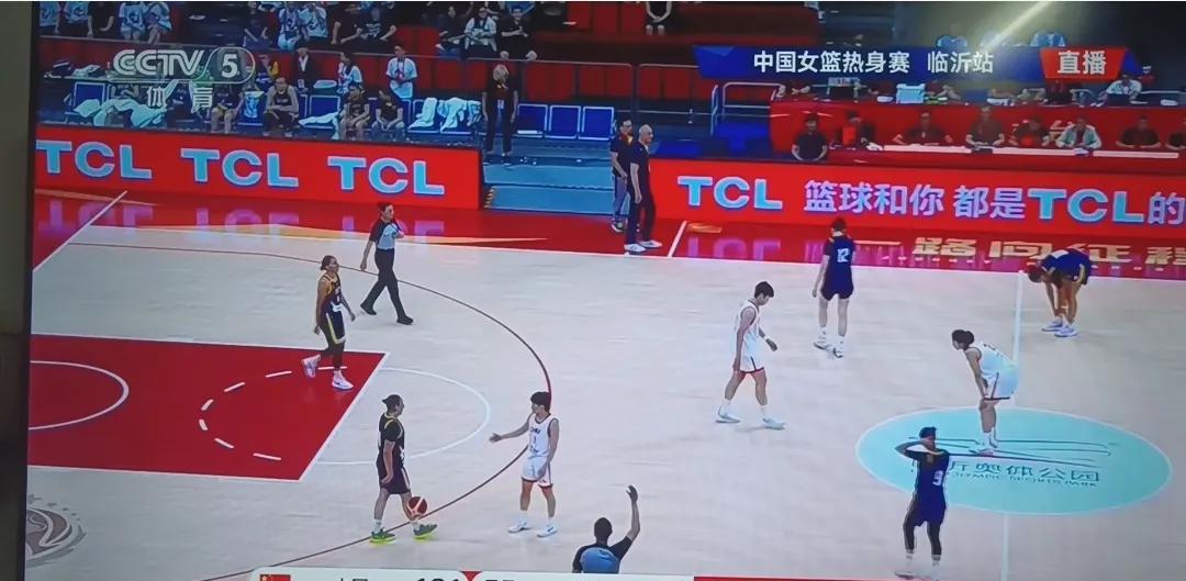 中国女篮热身赛101：55波黑！
2个大中锋往篮下一站，让对手怎么玩了？呵呵呵呵