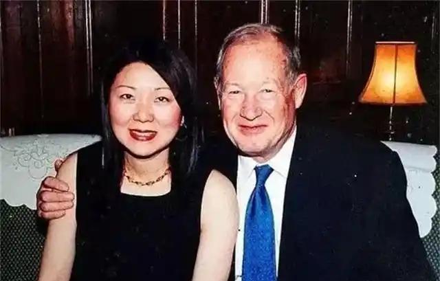 “你要是能怀孕，我们就结婚！”2006年，英国69岁亿万富翁爱上中国33岁女外卖
