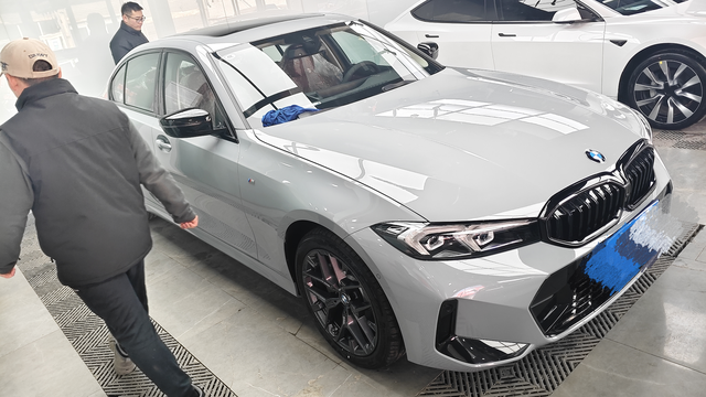 330li提车半个月浅谈驾驶感受
优点：第一 动力强，平常用舒适模式，提速都很快