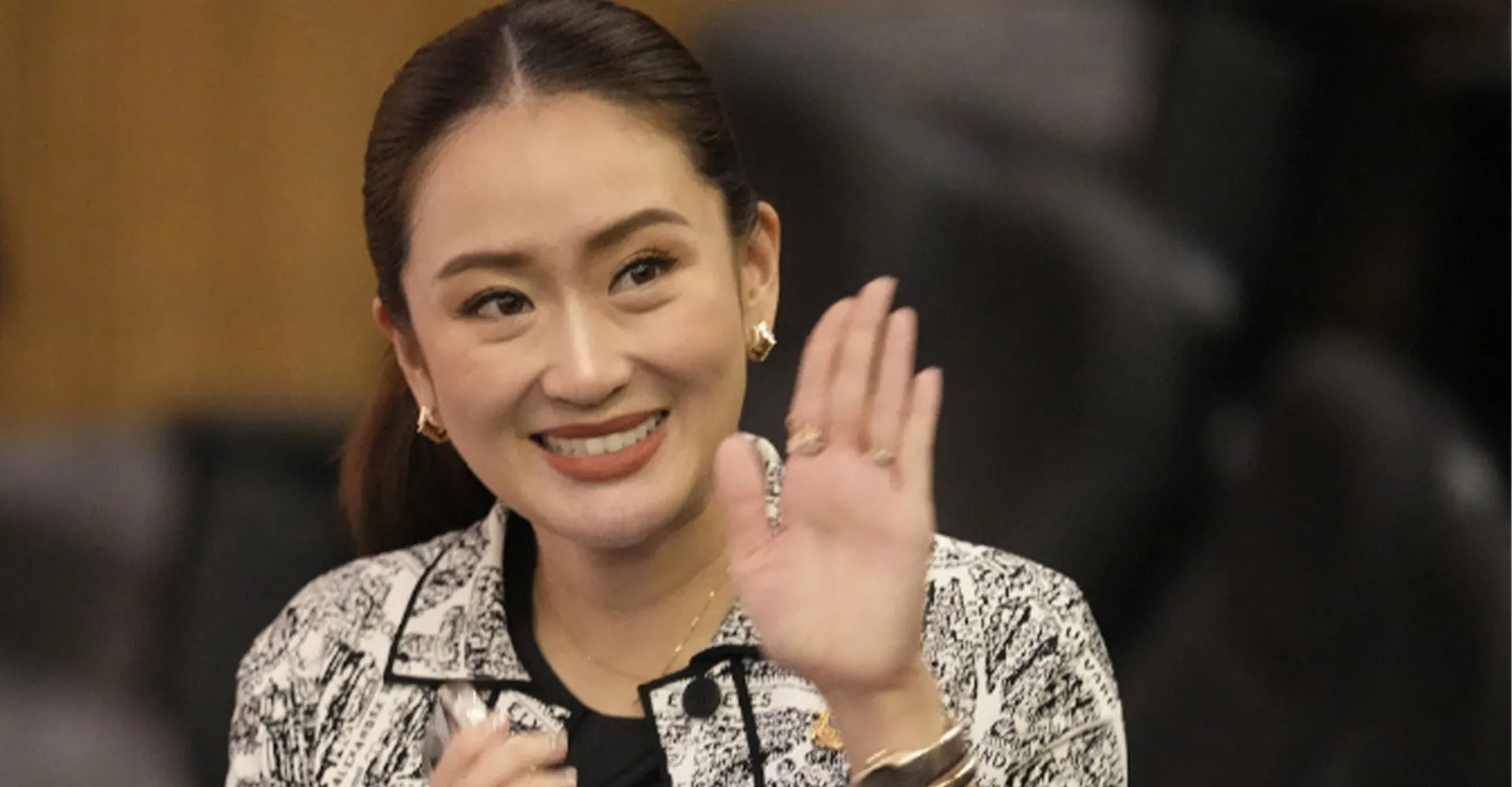 泰国总理不好当，军方说了算











啥？泰国总理位置像坐过山车，刺