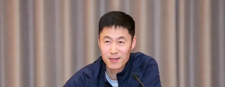 王励勤好险啊！假如当初他跟那个穿太阳旗的名艺人成双的话，如今的兵协负责人就没他什